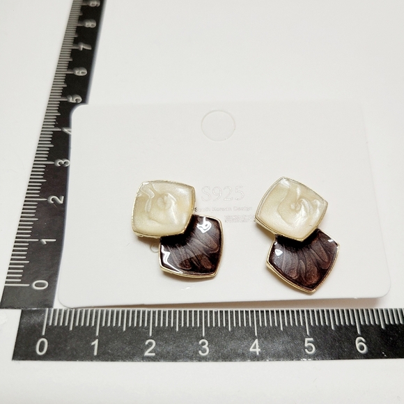 Brand New White & Brown Square Earrings - Picture 5 of 5